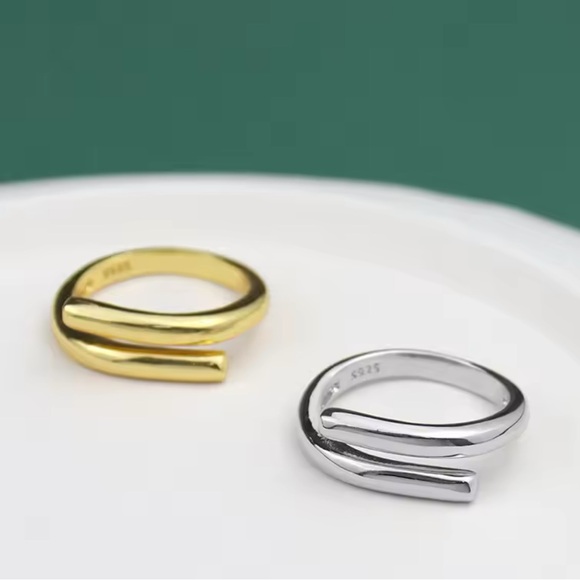 Lisette - Chic Irregular Ring 925 Sterling Silver/14K Gold Plated. Adjustable - Picture 4 of 6
